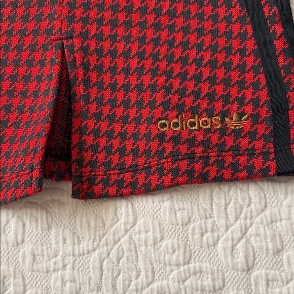Adidas Women's Red and Black Houndstooth Pencil Skirt - Picture 4 of 6